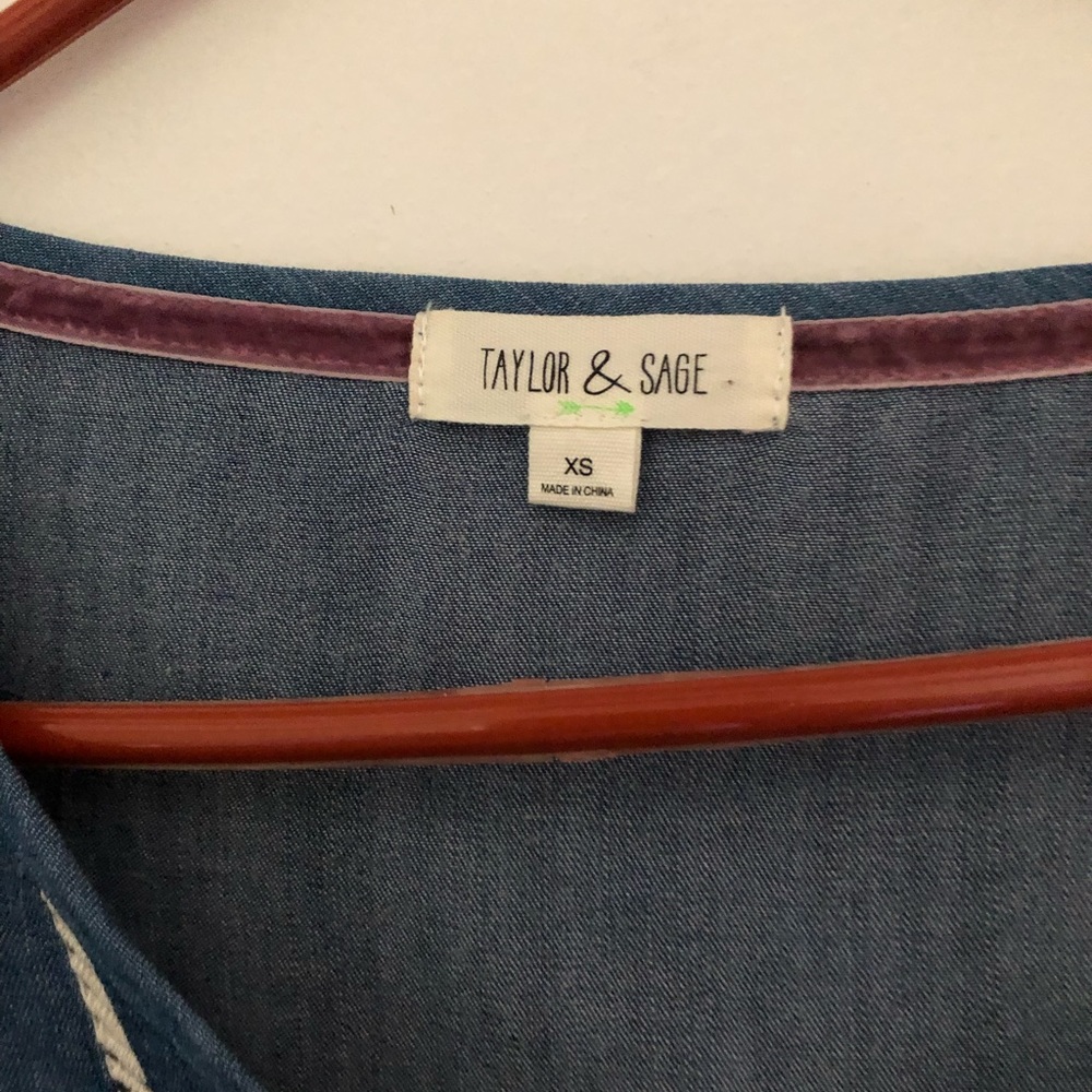 Blouse - Picture 2 of 3